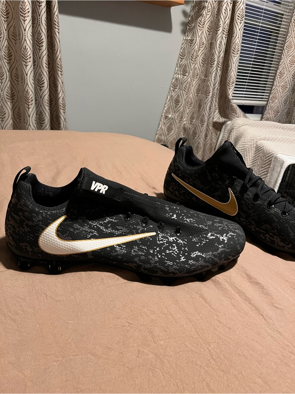 Nike Vapor Football Cleats Black/Gold Size 15 – Brand New